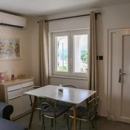 Apartman Iris Apartment